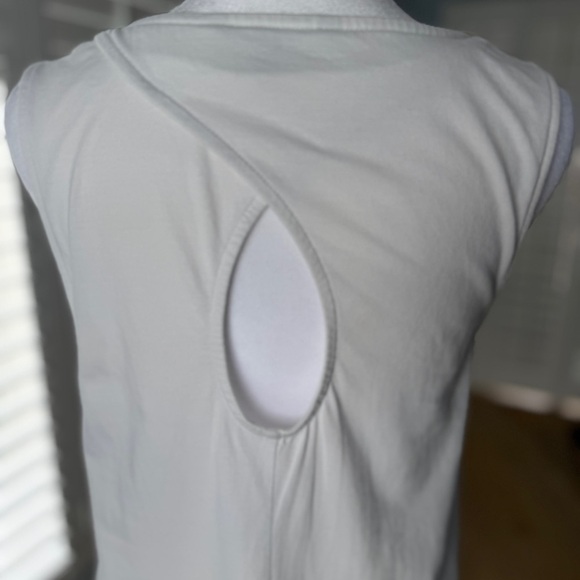 Banana Republic White Key Hole Back Tank Size Small - Picture 5 of 7